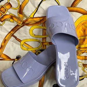 Gucci women’s rubber slide sandal